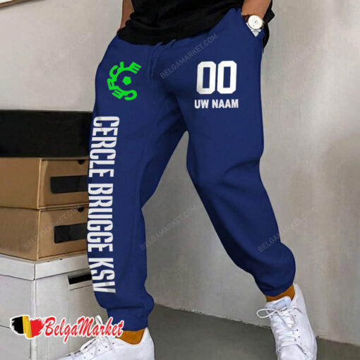 Cercle Brugge KSV – Joggingbroek nieuwe editie met aangepaste naam nummer Cercle Brugge KSV – Joggingbroek nieuwe editie met aangepaste naam nummer