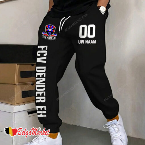 FCV Dender EH – Joggingbroek nieuwe editie met aangepaste naam nummer FCV Dender EH – Joggingbroek nieuwe editie met aangepaste naam nummer