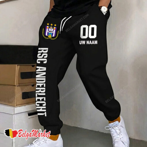 RSC Anderlecht – Joggingbroek nieuwe editie met aangepaste naam nummer RSC Anderlecht – Joggingbroek nieuwe editie met aangepaste naam nummer
